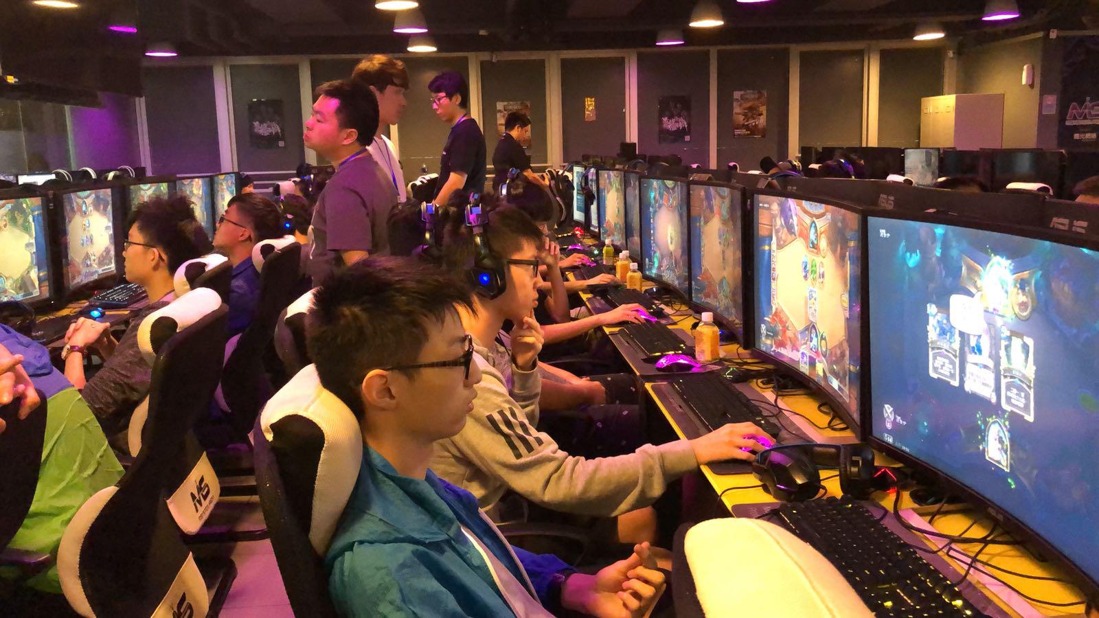 瓦兰丘纳斯